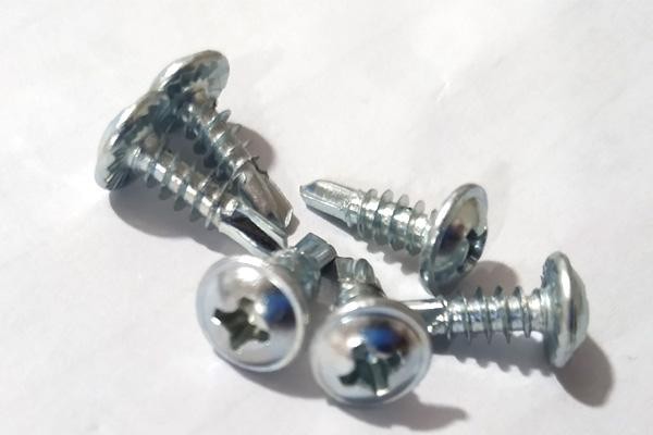 钻尾钉在钢结构固定中的正确使用方式