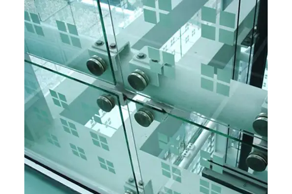 汽車用鋼化玻璃標(biāo)準(zhǔn)與河北廠家技術(shù)參數(shù)深度解析 汽車用鋼化玻璃標(biāo)準(zhǔn)與河北廠家技術(shù)參數(shù)深度解析