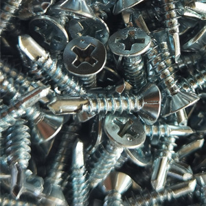 钻尾钉：保温装饰一体板安装的稳固之选